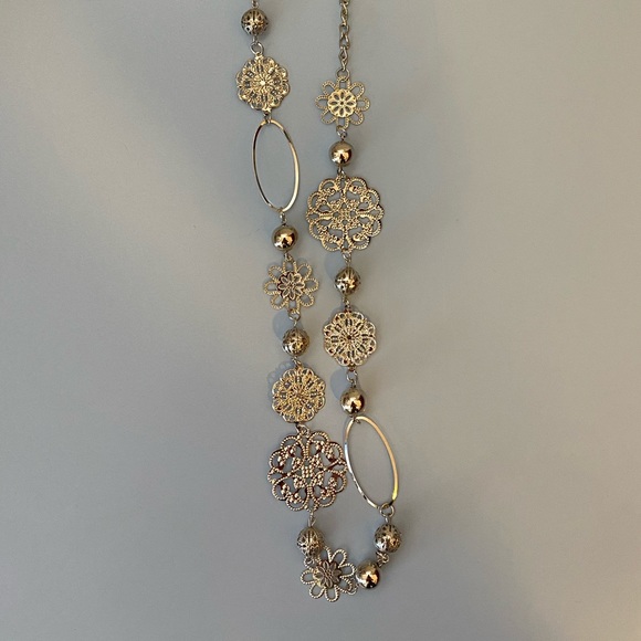 NEW!💙💎GORGEOUS FASHION NECKLACE!💎💙FLOWERS OVALS SILVER BALL BEADS! LOVELY! - Picture 4 of 7